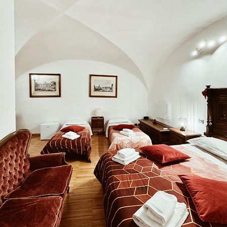 Residenza Tritone Luxury Guest House Trevi Fountain Róma Kültér fotó