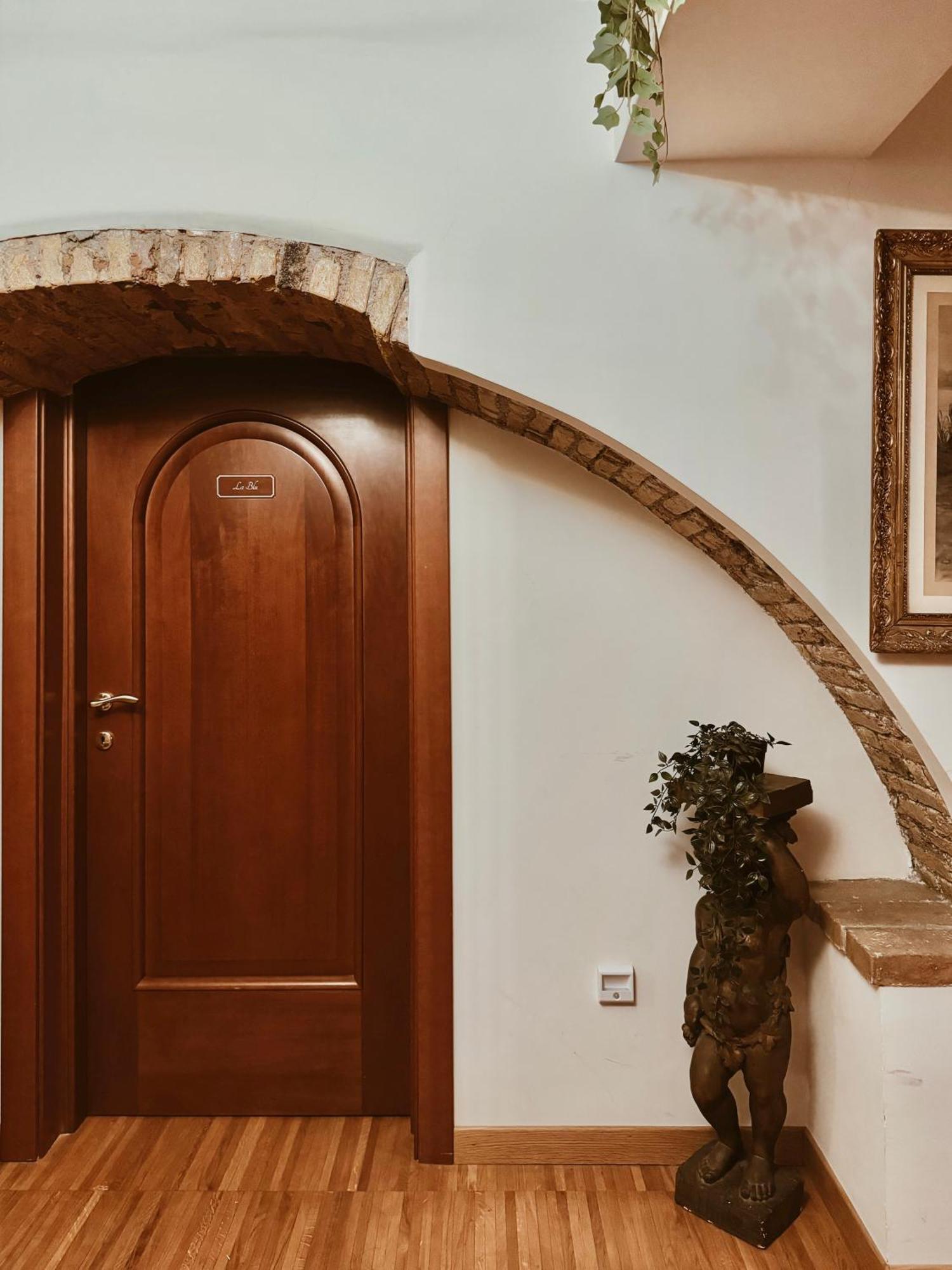 Residenza Tritone Luxury Guest House Trevi Fountain Róma Kültér fotó