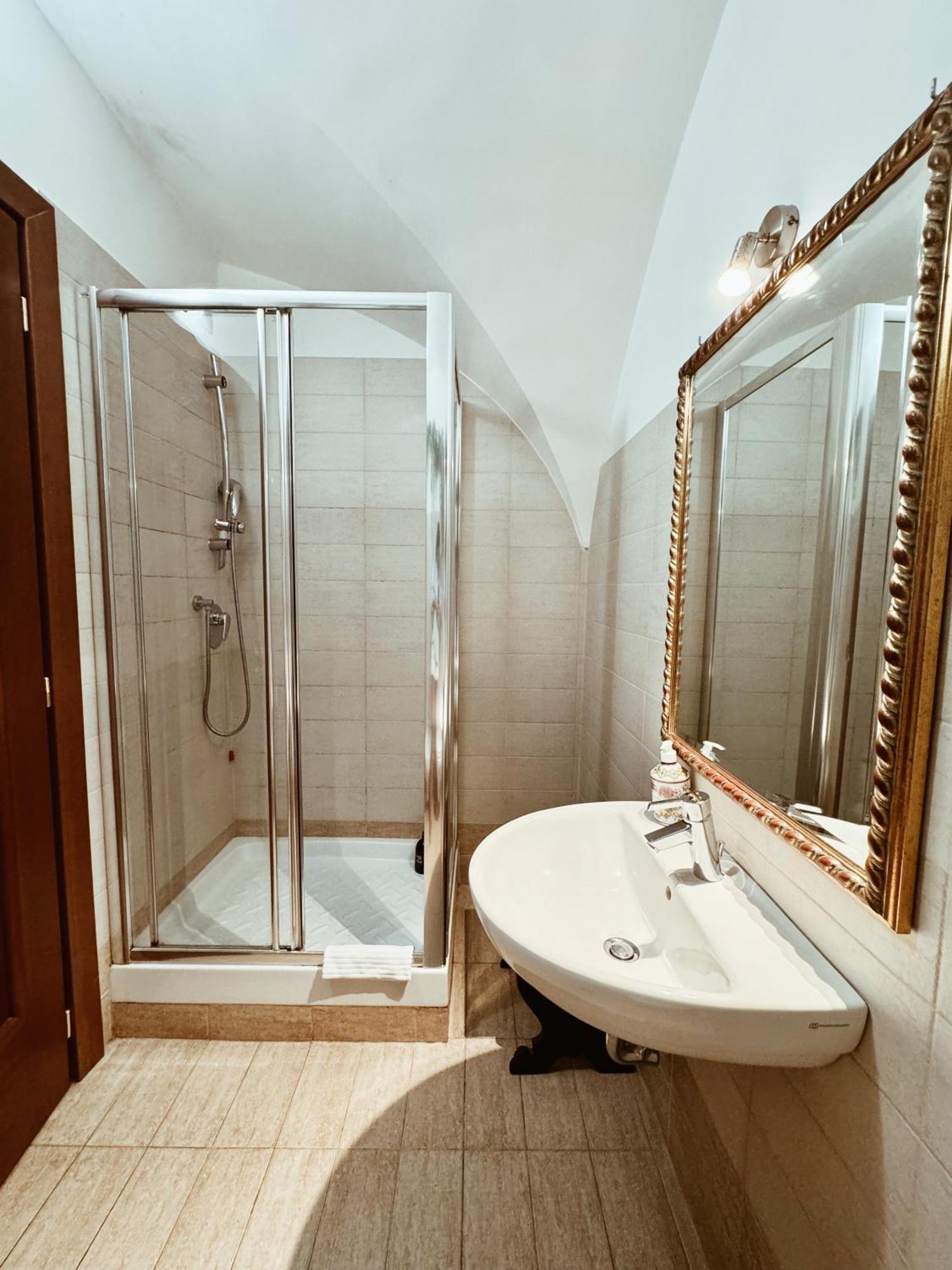 Residenza Tritone Luxury Guest House Trevi Fountain Róma Kültér fotó
