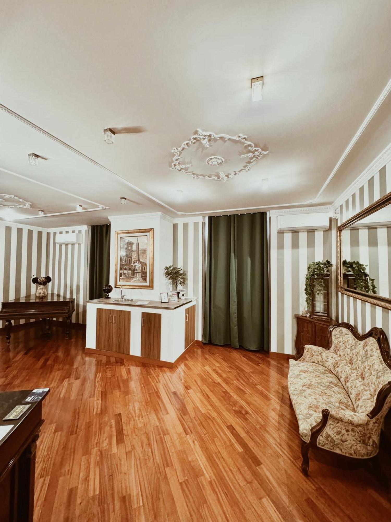 Residenza Tritone Luxury Guest House Trevi Fountain Róma Kültér fotó