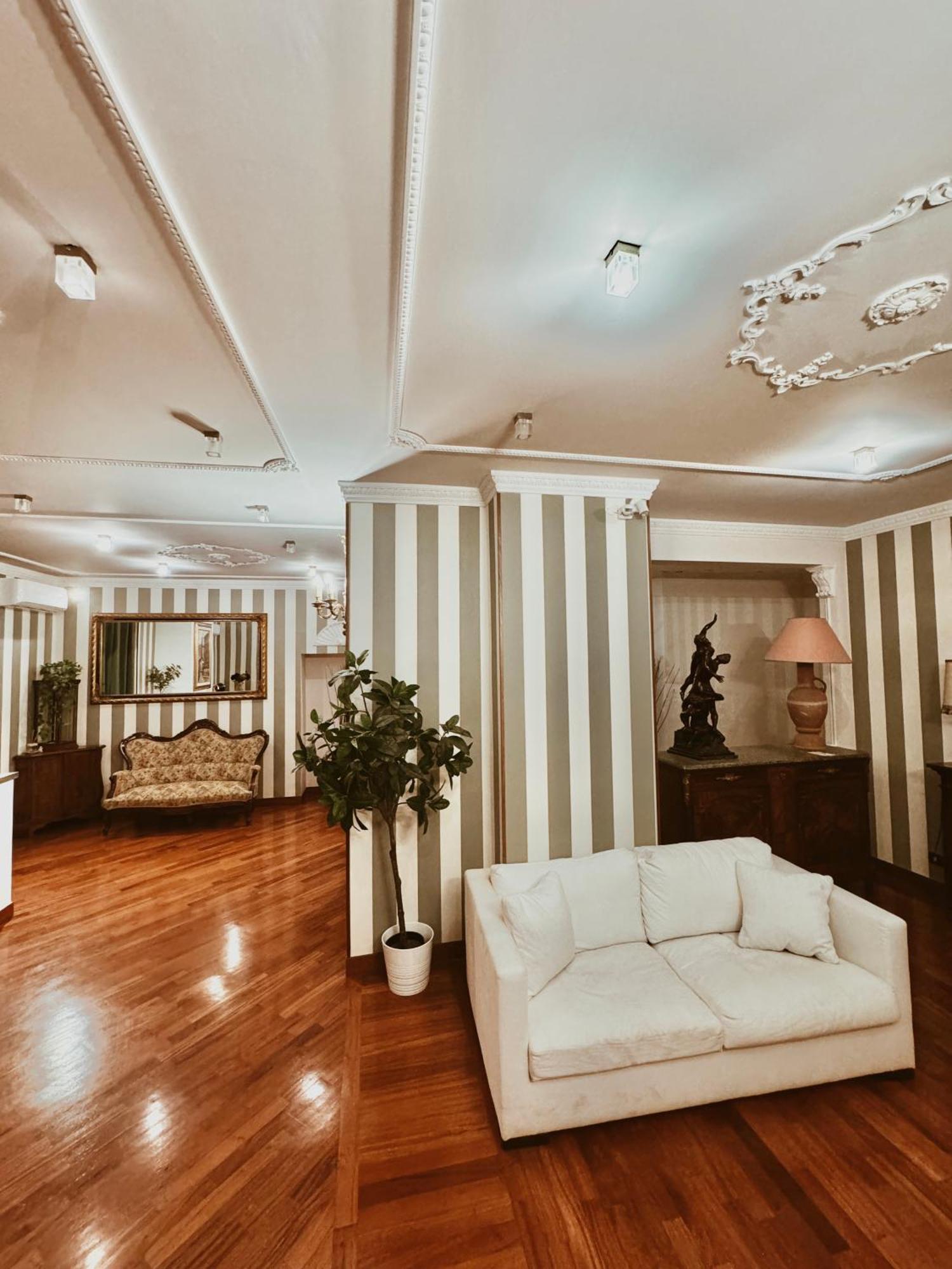 Residenza Tritone Luxury Guest House Trevi Fountain Róma Kültér fotó