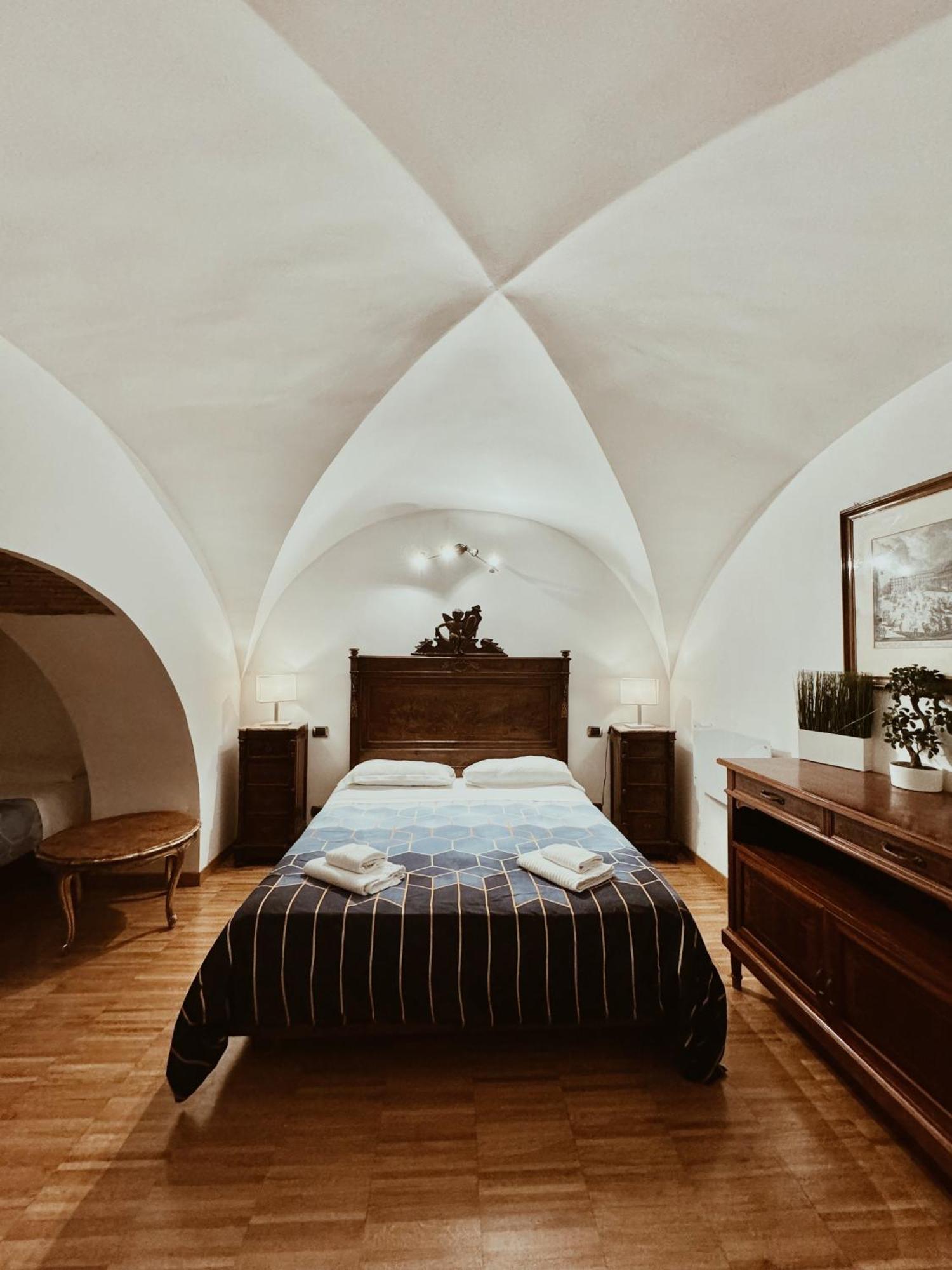 Residenza Tritone Luxury Guest House Trevi Fountain Róma Kültér fotó