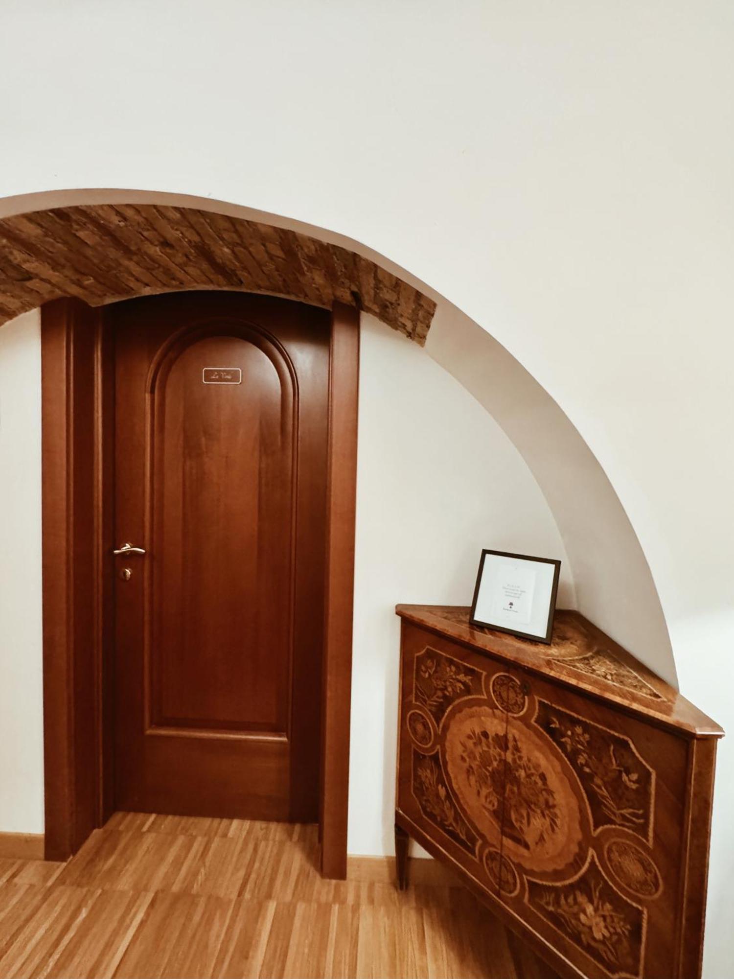 Residenza Tritone Luxury Guest House Trevi Fountain Róma Kültér fotó