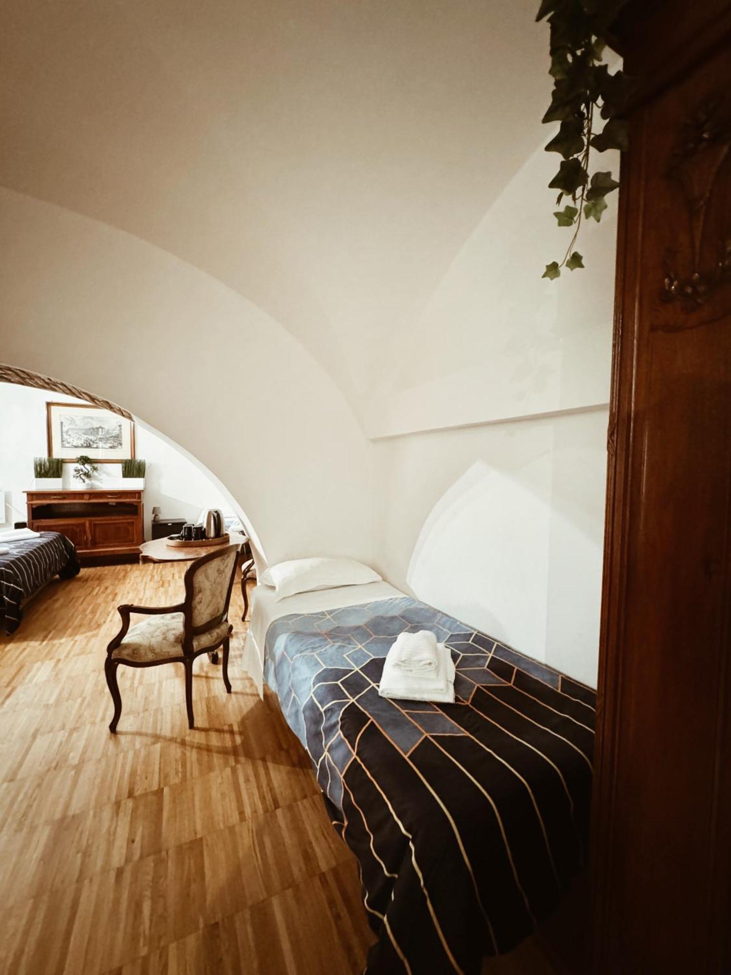 Residenza Tritone Luxury Guest House Trevi Fountain Róma Kültér fotó